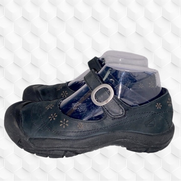 Keen Girls Shoes Sz 4.5 Black with Buckle & Strap Flowers are Brown Rubber Sole - Picture 1 of 4